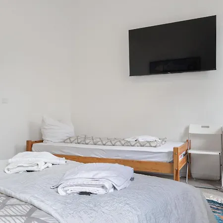 Apartmán Pleasant 1Br Aprt. Near The Danube & Millenium T. Vídeň Exteriér fotografie